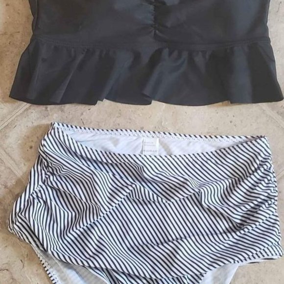 High Waisted Women's Bikini 2pc Set / NEW IN PKG / Size SMALL / Black & Striped - Picture 2 of 3